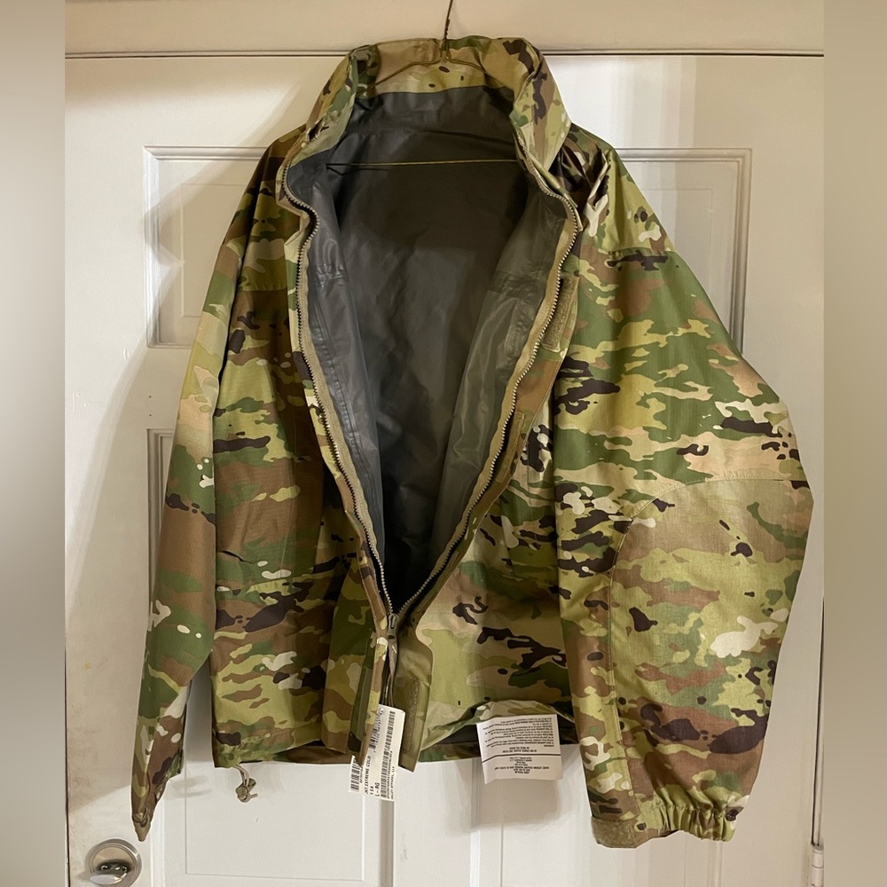 Large Military Extreme Cold/ Wet weather GORE-TEX jacket multicam